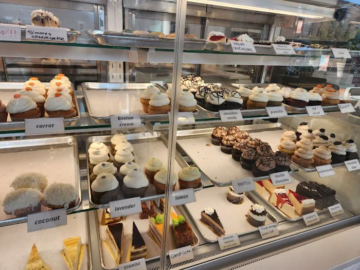 Dana's Cake Shoppe Picture 2