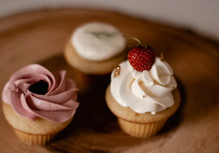 Wineberry Cakes and Confections Picture 8