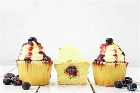 How to Make Bakery-Style Cupcakes with Cream Cheese Frosting: A Step-by-Step Guide