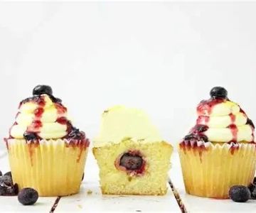 How to Make Bakery-Style Cupcakes with Cream Cheese Frosting: A Step-by-Step Guide