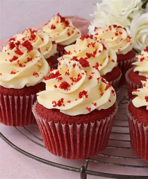 How to Make Moist and Fluffy Red Velvet Cupcakes: Expert Baking Tips
