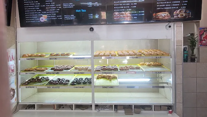 Dev's Donuts Picture 2