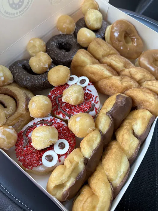 Marietta Donuts ( E Piedmont Rd) Picture 1