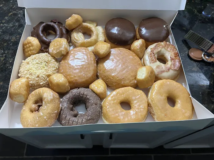 Dough In The Box DONUTS - Marietta Picture 1