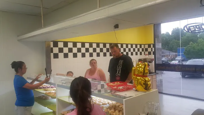 Daylight Donuts Cartersville GA Picture 4