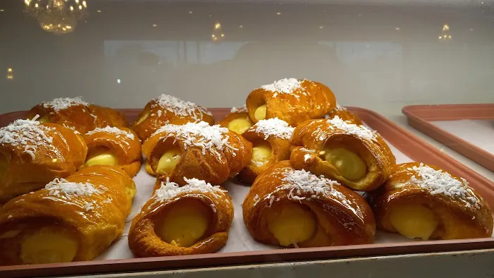La Suprema Bakery & Panaderia Picture 3