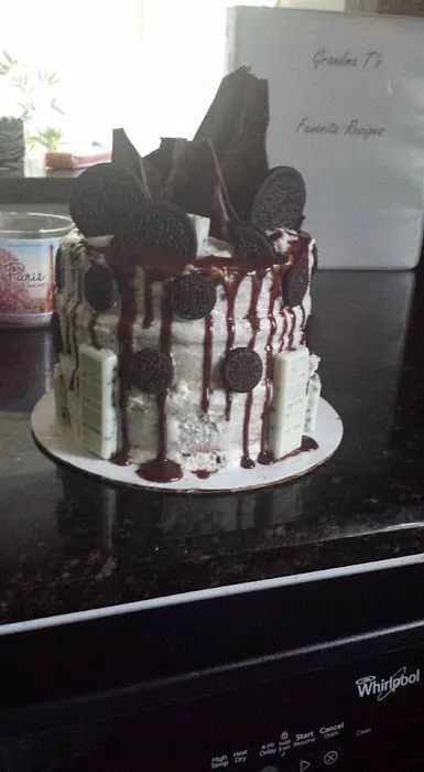 The Mad Batter's Baking Emporium Picture 1