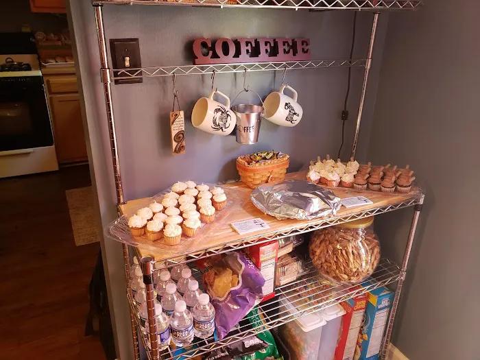 B B Cakes & Sweets LLC Picture 3