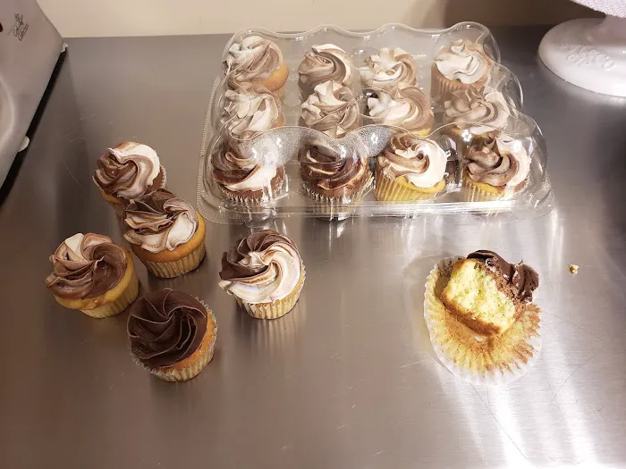 B B Cakes & Sweets LLC Picture 7