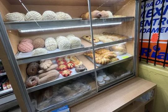 Moniu2019s Bakery