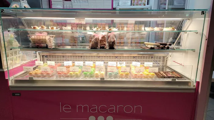 Le Macaron French pastries Picture 3