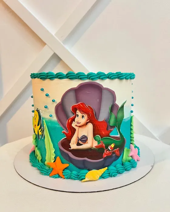 Layers and Crumbs Cake Design Picture 2