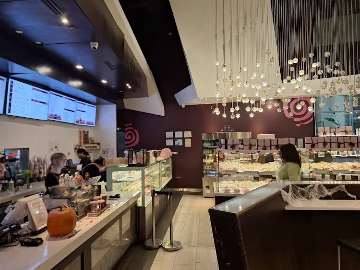 Sweet Hut Bakery & Cafe Picture 1