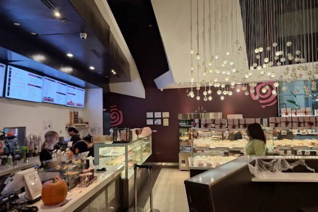 Sweet Hut Bakery & Cafe
