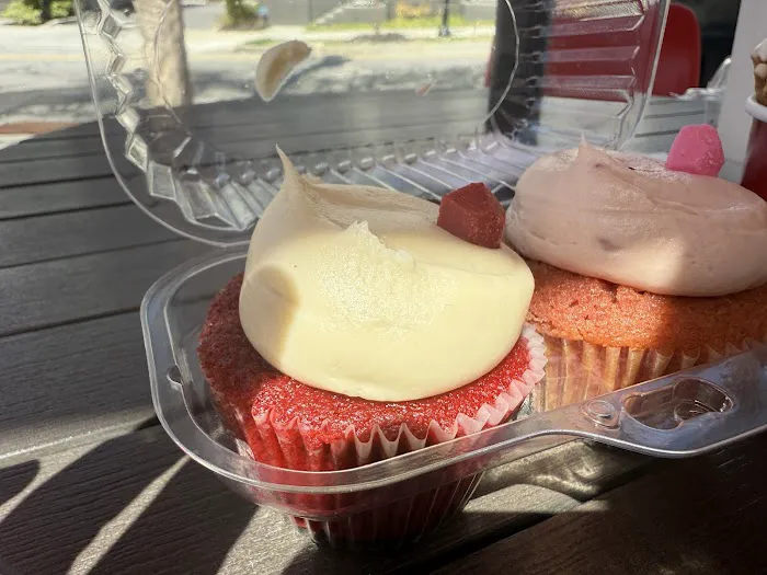 Endulge Cupcake Boutique Picture 7