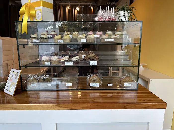 Endulge Cupcake Boutique Picture 4