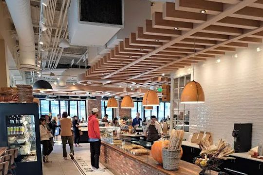 Alonu2019s Bakery & Market