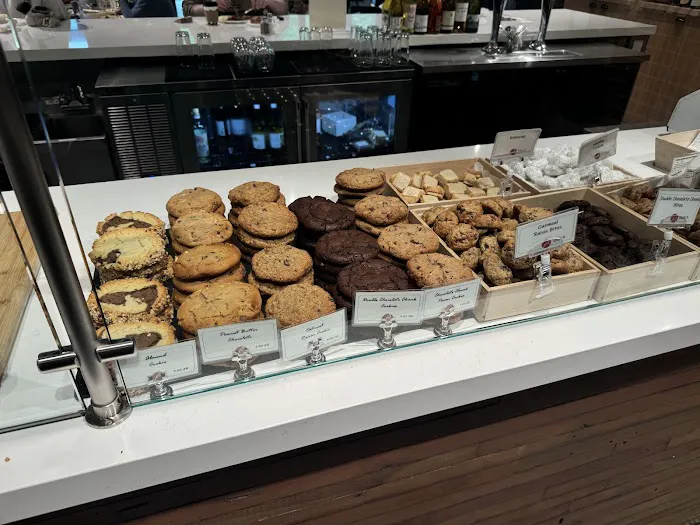 Alon’s Bakery & Market Picture 4