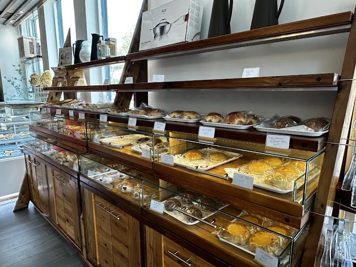 C'EST LA VIE BAKERY & CAFE Picture 8