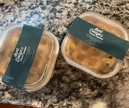 Aunt Evelyn's Peach Cobbler