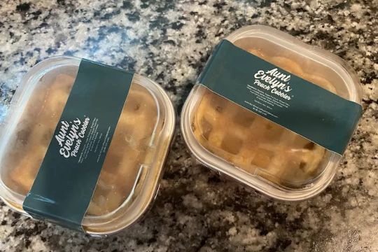 Aunt Evelyn's Peach Cobbler