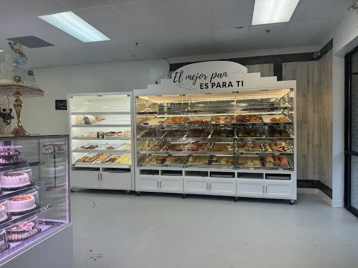 Betto's Pasteleria & Panaderia Picture 1