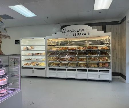 Betto's Pasteleria & Panaderia
