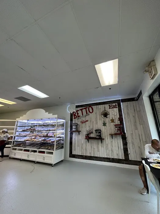 Betto's Pasteleria & Panaderia Picture 5