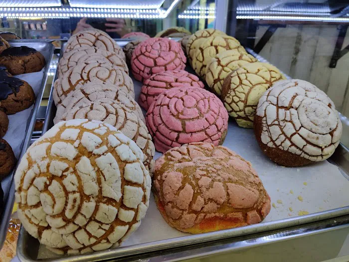 Betto's Pasteleria & Panaderia Picture 4