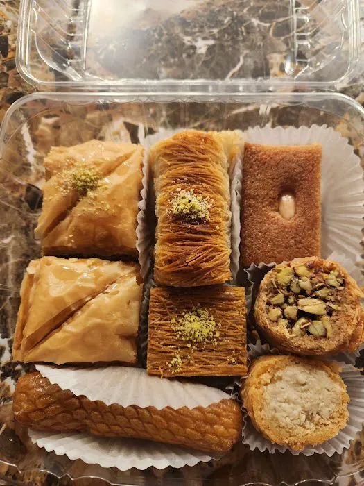 Art's Bakery and Cafe Picture 4