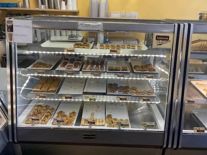 Art's Bakery and Cafe Picture 2