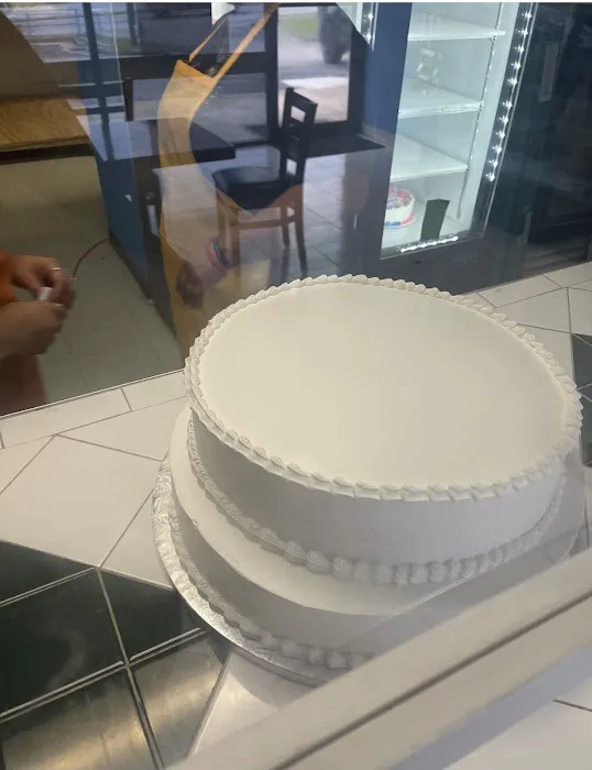 Dioselina's Bakery Picture 6