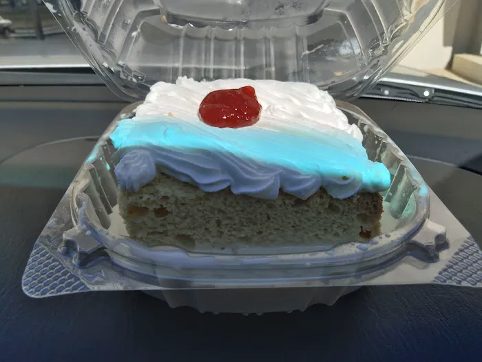 Dioselina's Bakery Picture 10