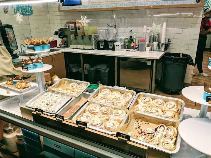 Cinnabon Picture 6