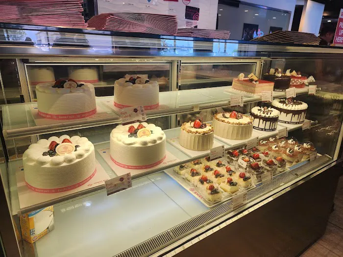Sweet Hut Bakery & Cafe Picture 5