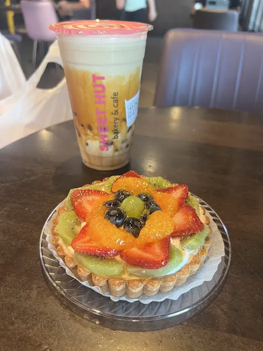 Sweet Hut Bakery & Cafe Picture 1