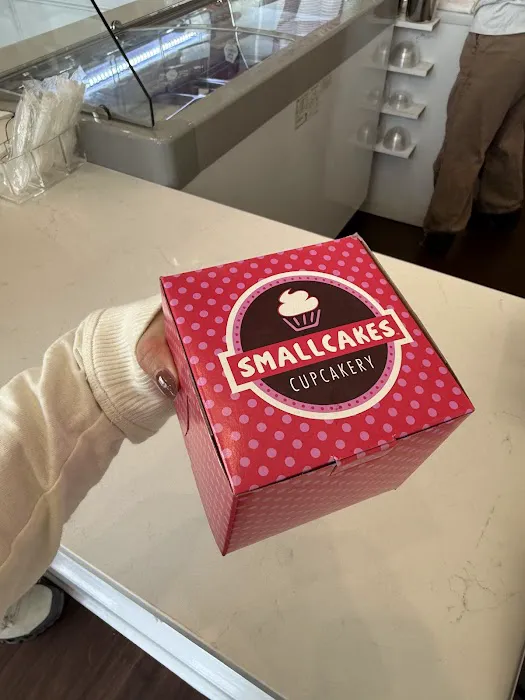 Smallcakes Buford: Cupcakery and Creamery Picture 3