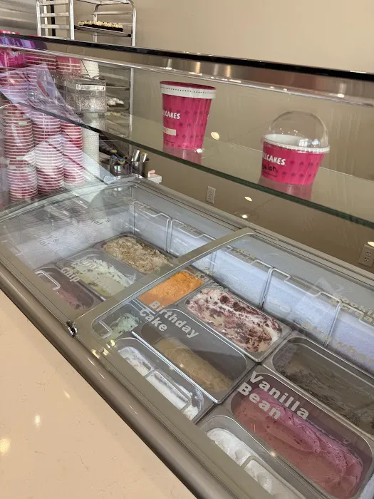 Smallcakes Buford: Cupcakery and Creamery Picture 4