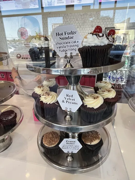 Smallcakes Buford: Cupcakery and Creamery Picture 7