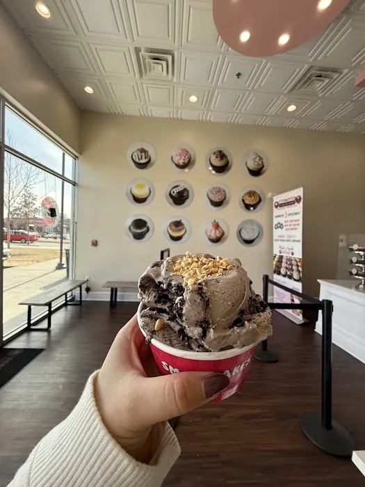 Smallcakes Buford: Cupcakery and Creamery Picture 6