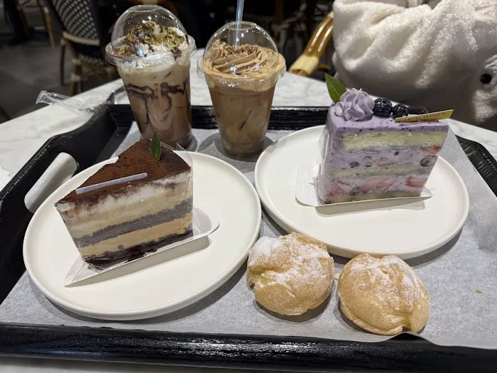 Confections Bakery & Cafe - Duluth Picture 6