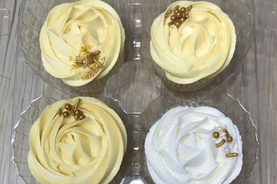 Hope See Daisy Cakes