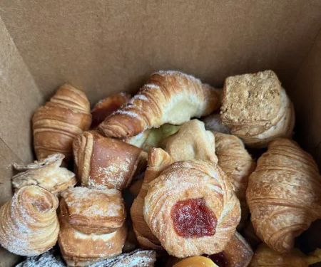 Panaderia Criolla -Cafu00e9 Bakery