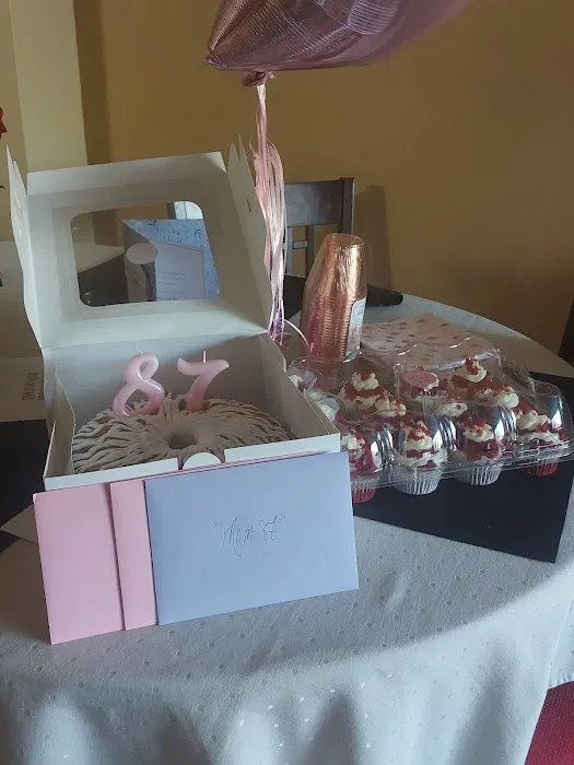Honey'z Sweets & Deliveries LLC Picture 4