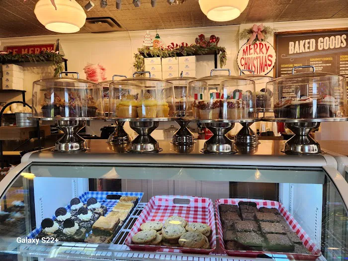 Blue Rooster Bake Shop & Eatery Picture 8