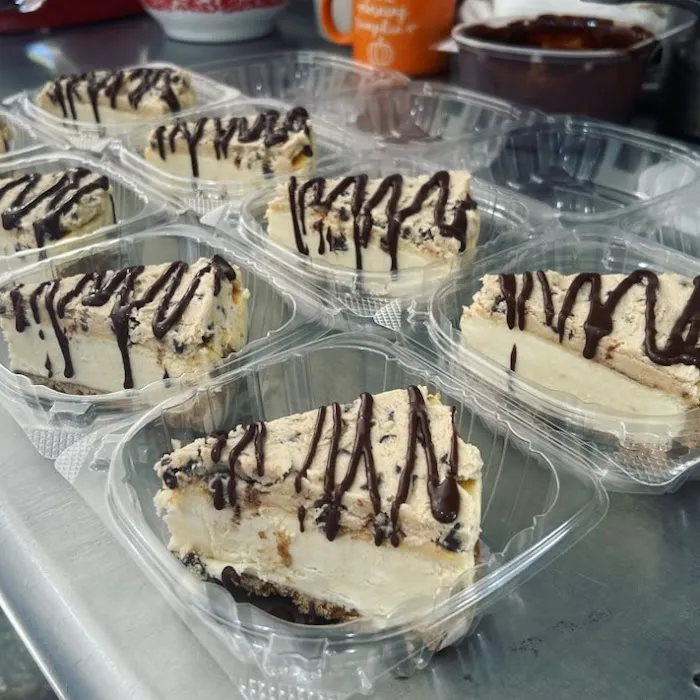 MADY CAKES BAKERY Picture 8