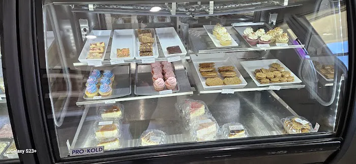 MADY CAKES BAKERY Picture 4