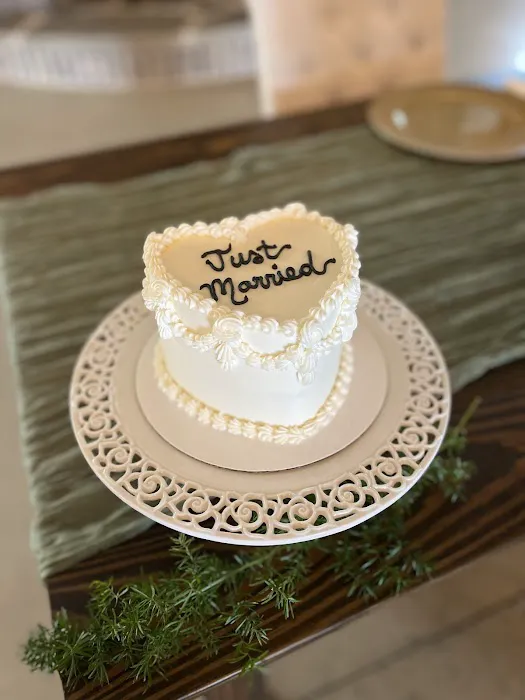 Laurie Duncan- The Cake Lady Picture 2