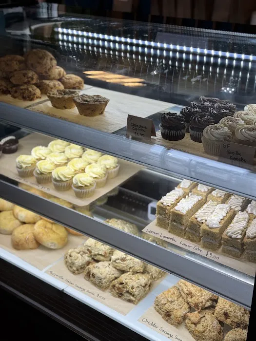 Mud Pie Bakery Picture 3