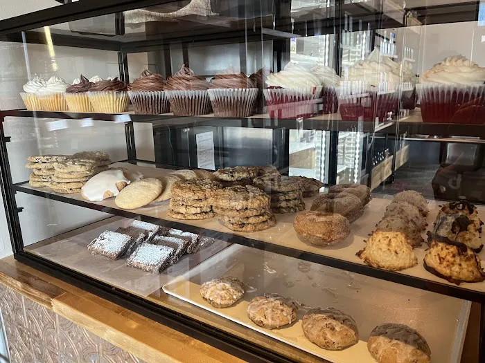 The Lemon Cake Bakery Picture 2